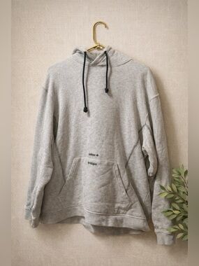 Adidas Trefoil “Expo” Graphic Hoodie – Light Grey, Unisex Fit (M)